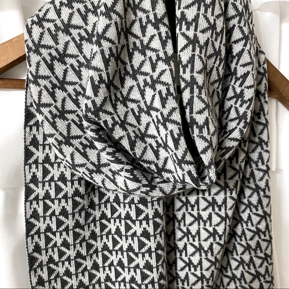 MICHAEL Michael Kors Scarf - Picture 3 of 4